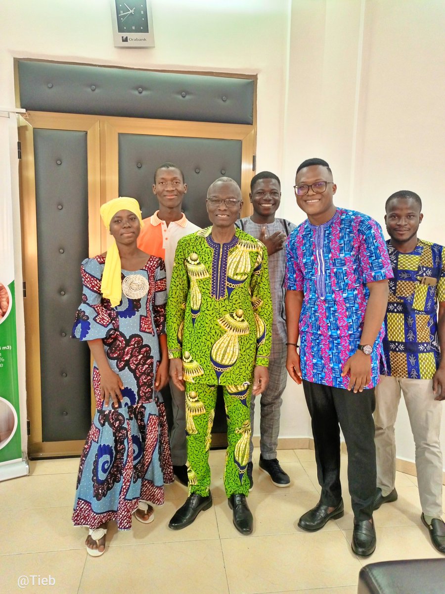 PagdameT's tweet photo. 1/2
Le bureau exécutif et l'encadreur du Club mathématique de l'Université de Kara (CM-UK) ont eu l'immense plaisir de rencontrer Monsieur le Président de l'Université de Kara, professeur #Komla #Sanda. Les échanges étaient essentiellement basés sur les objectifs du CM-UK, https://t.co/jvncoQCDGJ