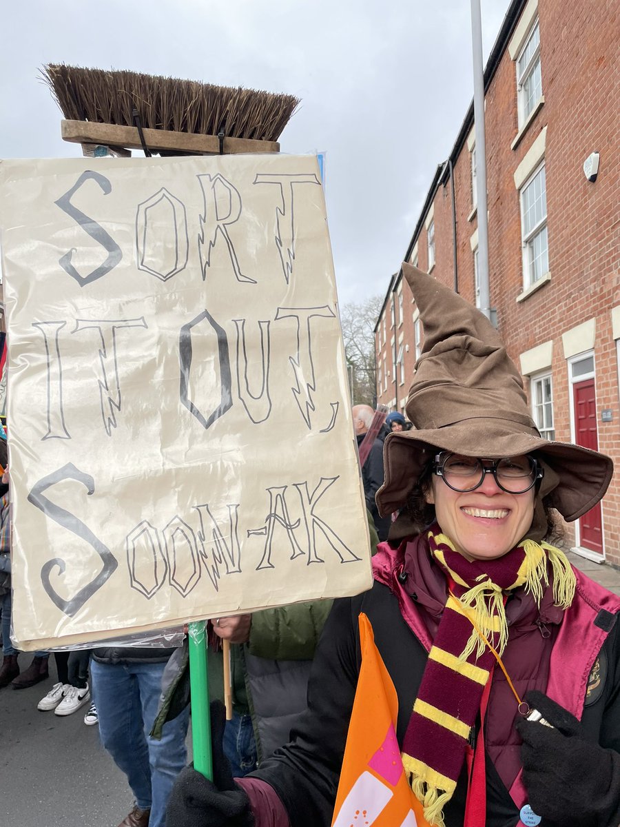 NEUEastMidlands's tweet image. Teachers make the best placards! On Wednesday 15th March hundreds of @NEUnion members from the East Midlands will be marching in London to #SaveOurSchools. Together we will demand the govt #PayUp cos #EnoughIsEnough #TeacherStrike
