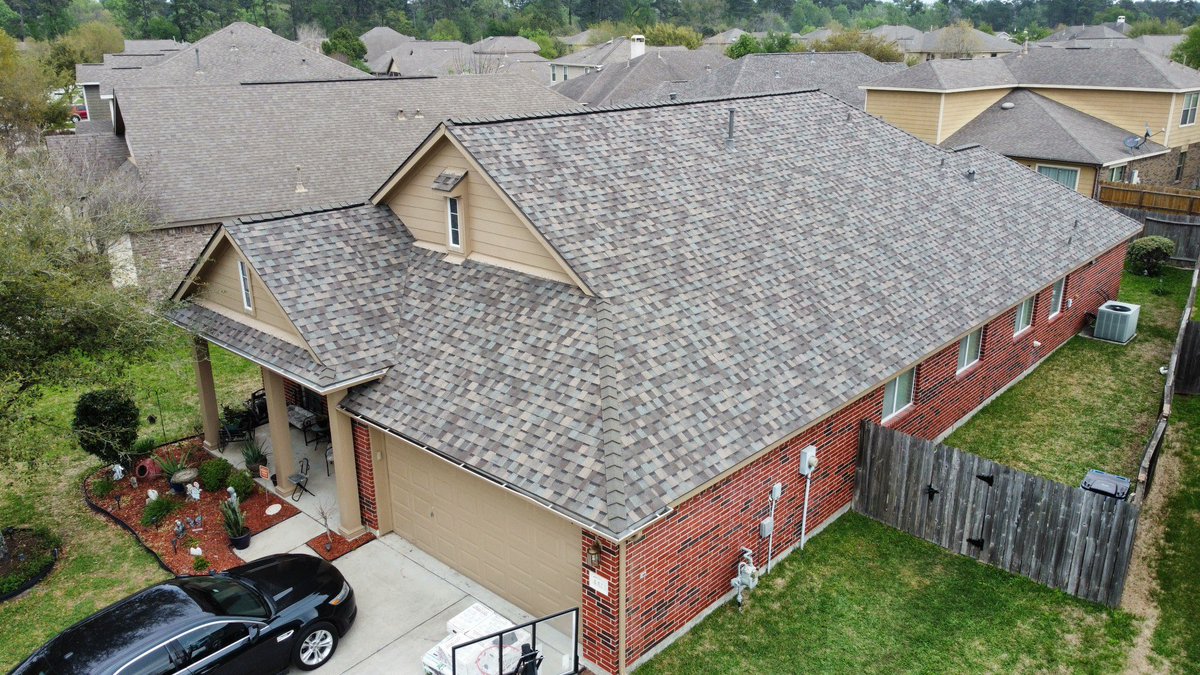truproroofing's tweet photo. @AtlasRoofing new #PinnaclePristine roof with Pro Cut High Profile Hip and Ridge in Humble, TX.
Color - Majestic Shake https://t.co/p77Hnhi9fB