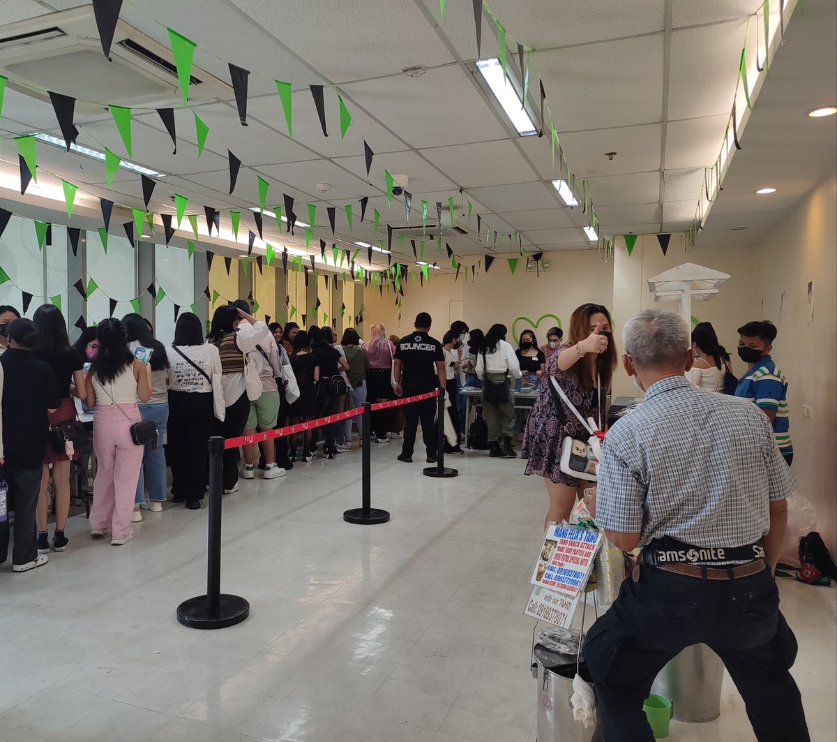 StrayKidzPH's tweet photo. [D-Day]

The Cotton Candy and Popcorn Food Carts are already here. Drop by Staytion 8 to get snacks and freebies from our fellow STAYs 🥰 Our carts are scheduled until 11:30 AM.

#SKZinMNL2023
#StrayKidsInManila
#MANIAC_IN_MANILA https://t.co/gzcIxTTCEL