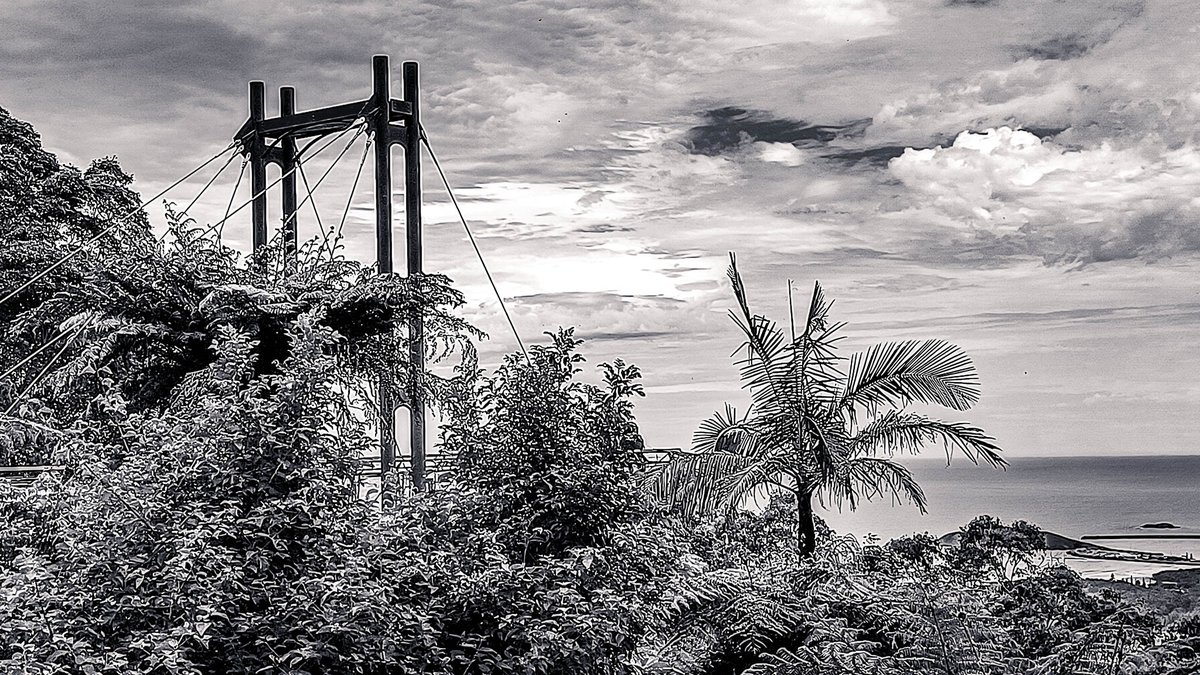 Suspension tower. 
#blackandwhitephotography #monochromephotography #mobilephonephotography #amateurphotography