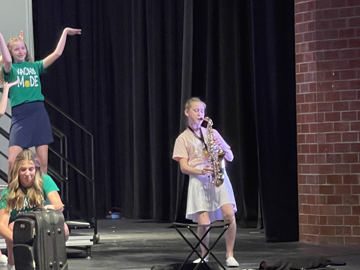 Elkhorn North Ridge Middle School Aviators - we want to join your family vacation!  So much fun! #mnhsGOTS <a href="/MNShowChoirs/">MN Show Choirs</a>
