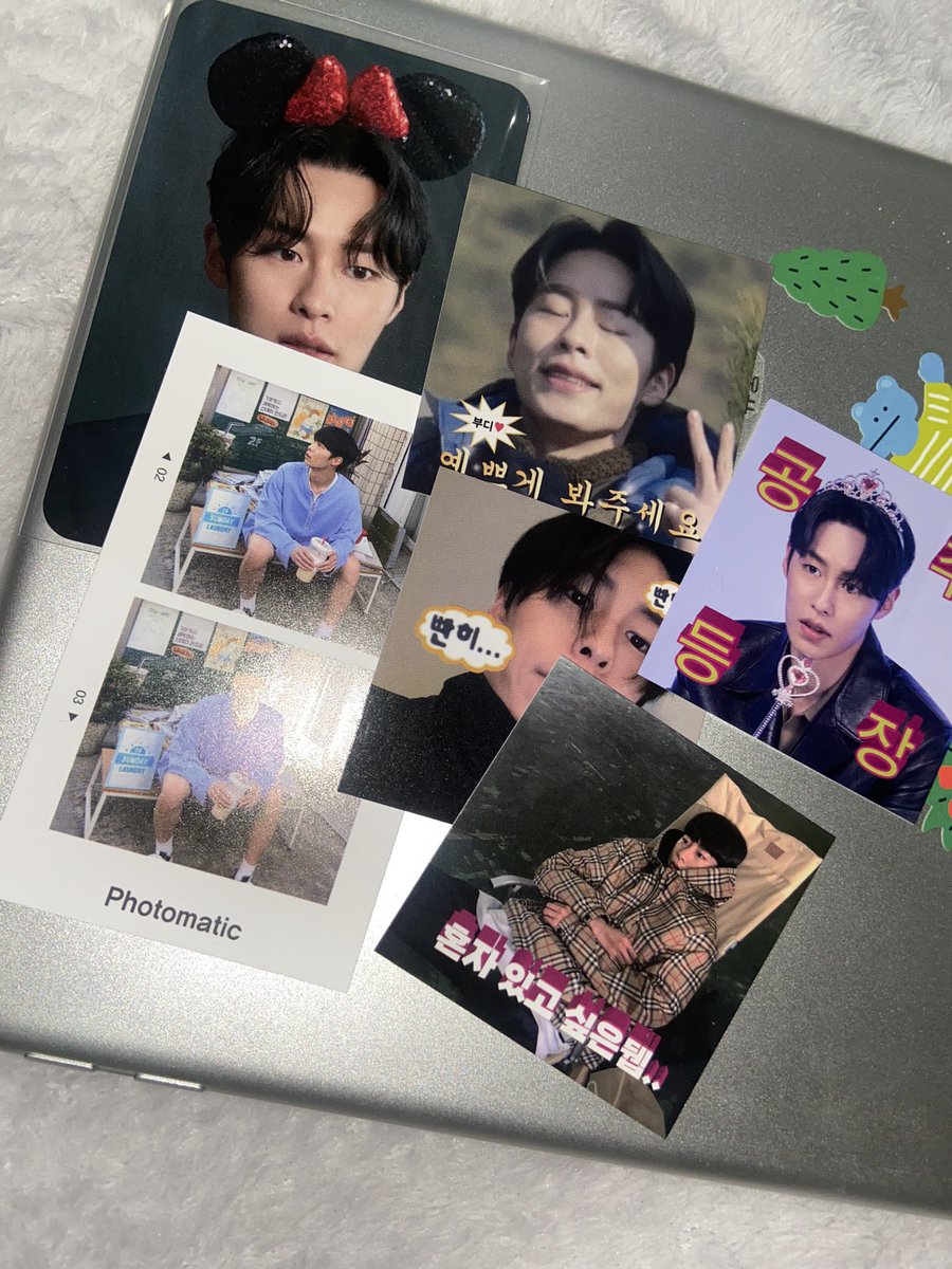 #Rt이벤트
구매가 어려우신분들을 위해
한분만 뽑아서 #풀세트로 드릴게요 !!
기간 : ~3월 15일까지
#이재욱 #LeeJaeWook #이재욱굿즈

마음에 드셨던걸까요 ?
재주문율이 많네용💟 
#이재욱포카 / #이재욱스티커⬇️
🔗witchform.com/deposit_form.p…

#이재욱포토매틱⬇️
🔗witchform.com/deposit_form.p…