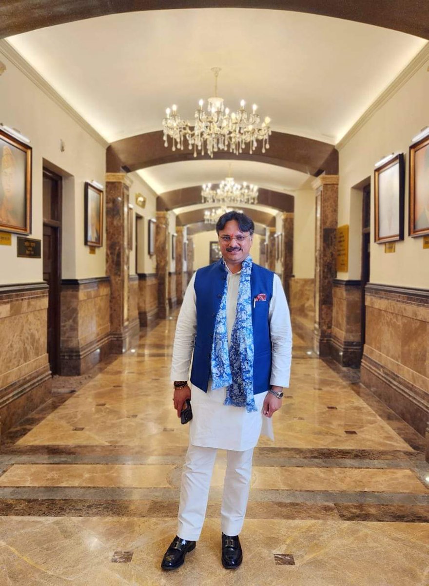 Krishna62478372's tweet photo. @RajeshwarS73 @myogiadityanath @myogioffice @CMOfficeUP @UPGovt @BJP4India @BJP4UP माननीय विधायक सरोजनीनगर लखनऊ श्री राज राजेश्वर सिंह को जन्म दिवस की हार्दिक बधाई और शुभकामनाएं आप हमेशा स्वस्थ रहें भगवान से यही प्रार्थना है। @RajeshwarS73 @TeamRajeshwar https://t.co/ywfL1ms7y2