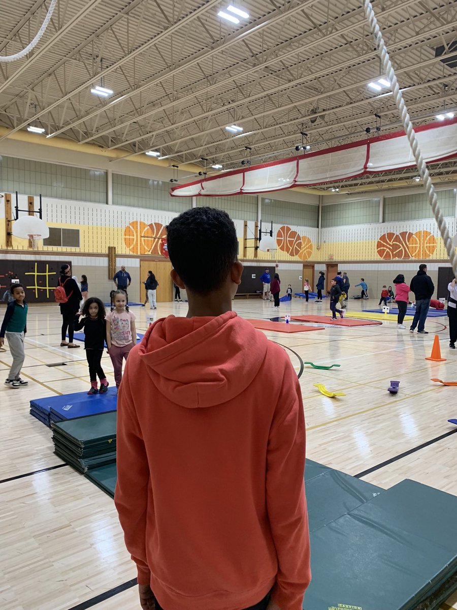 AllisonKiarie's tweet photo. Another great Resnik community event this evening. Thank you @ResnikPE for all of your hard work to ensure Family Fun and Fitness Night was a success! Thank you to the PTA for sponsoring the event and having goodie bags for all participants on their way out. ❤️@Resnikprincipal https://t.co/sCSKo5ANCj
