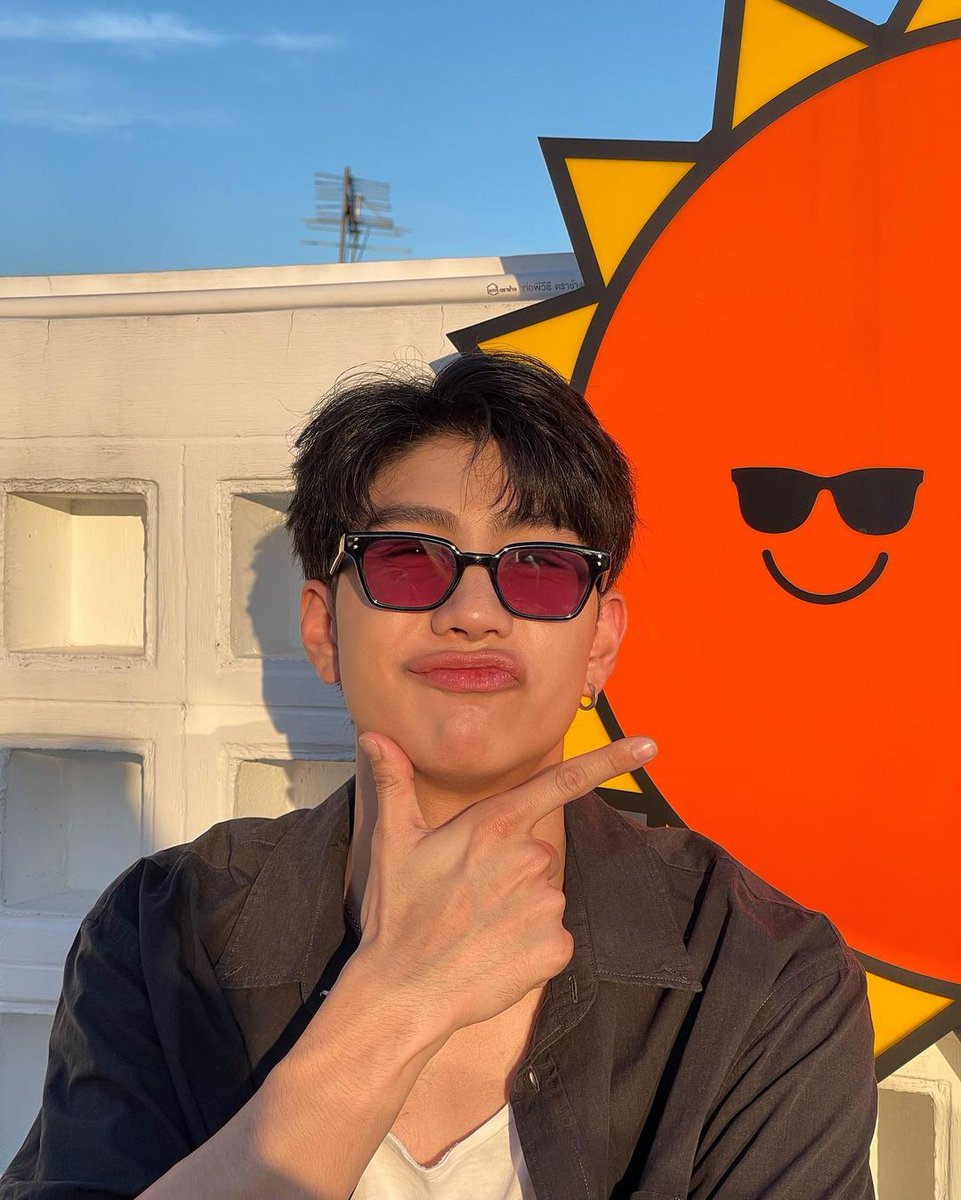 — Publica en su Instagram unas fotos que le tomo su hermana <a href="/KimBxdxque/">Sulli</a> . —

Marzo 10;

Rise and shine ☀️