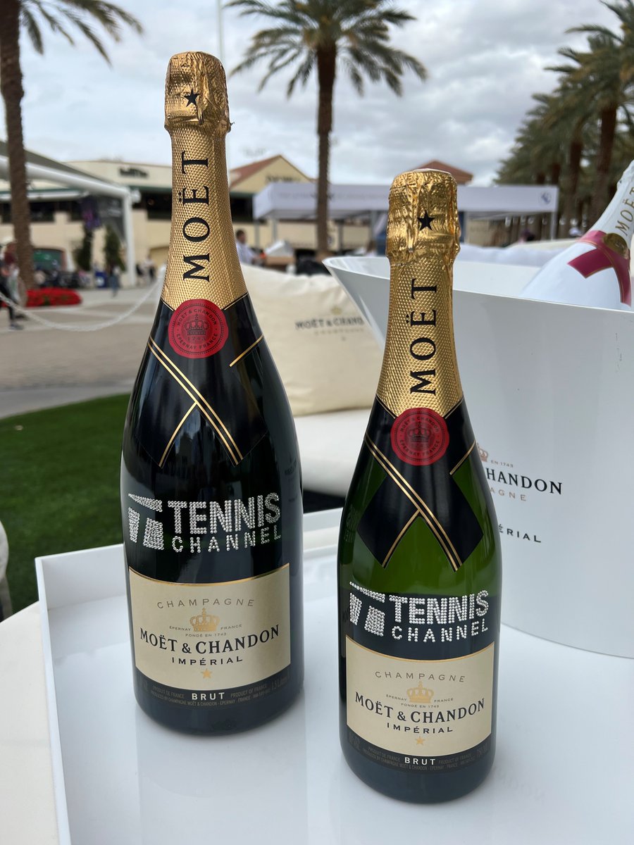 TennisChannel's tweet image. Moët gifted Tennis Channel custom crystalized bottles of Moët Imperial to celebrate Tennis Channel’s 20th anniversary. 🍾

Check out the Moët Circle of Palms Bar at the BNP Paribas Open.

#MoetChandon #MoetMoment @MoetChandon