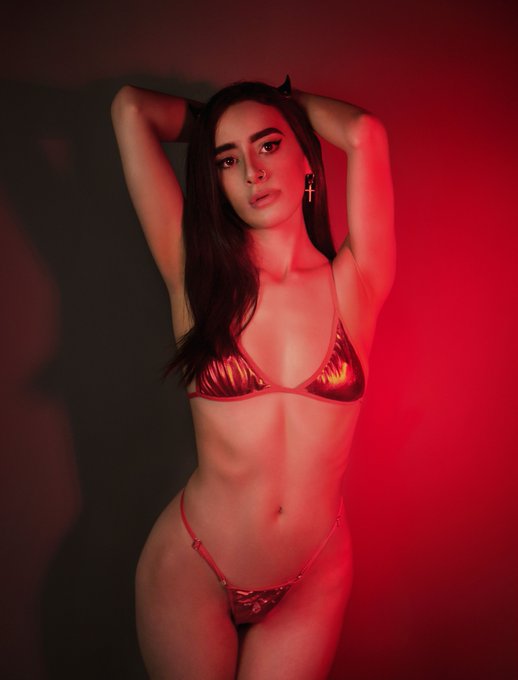 Watch Veggie ASMR's leaked NSFW photo on TwXstars