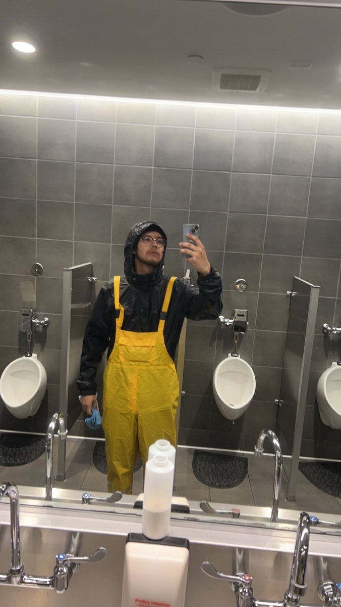 Kevin_Sucks_'s tweet photo. Out here https://t.co/kmh7MJJiDz