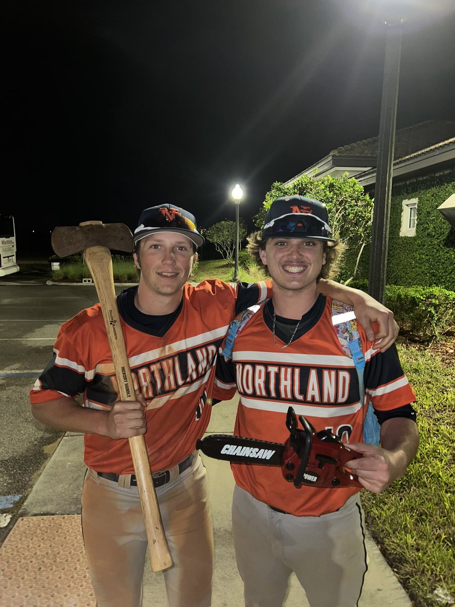 Hunter Wicklund with the hitters axe after a huge double in game 2 of the day, and Matt Traeger with the pitching chainsaw after 3 scoreless innings of work in game 1!
#sharpentheaxe