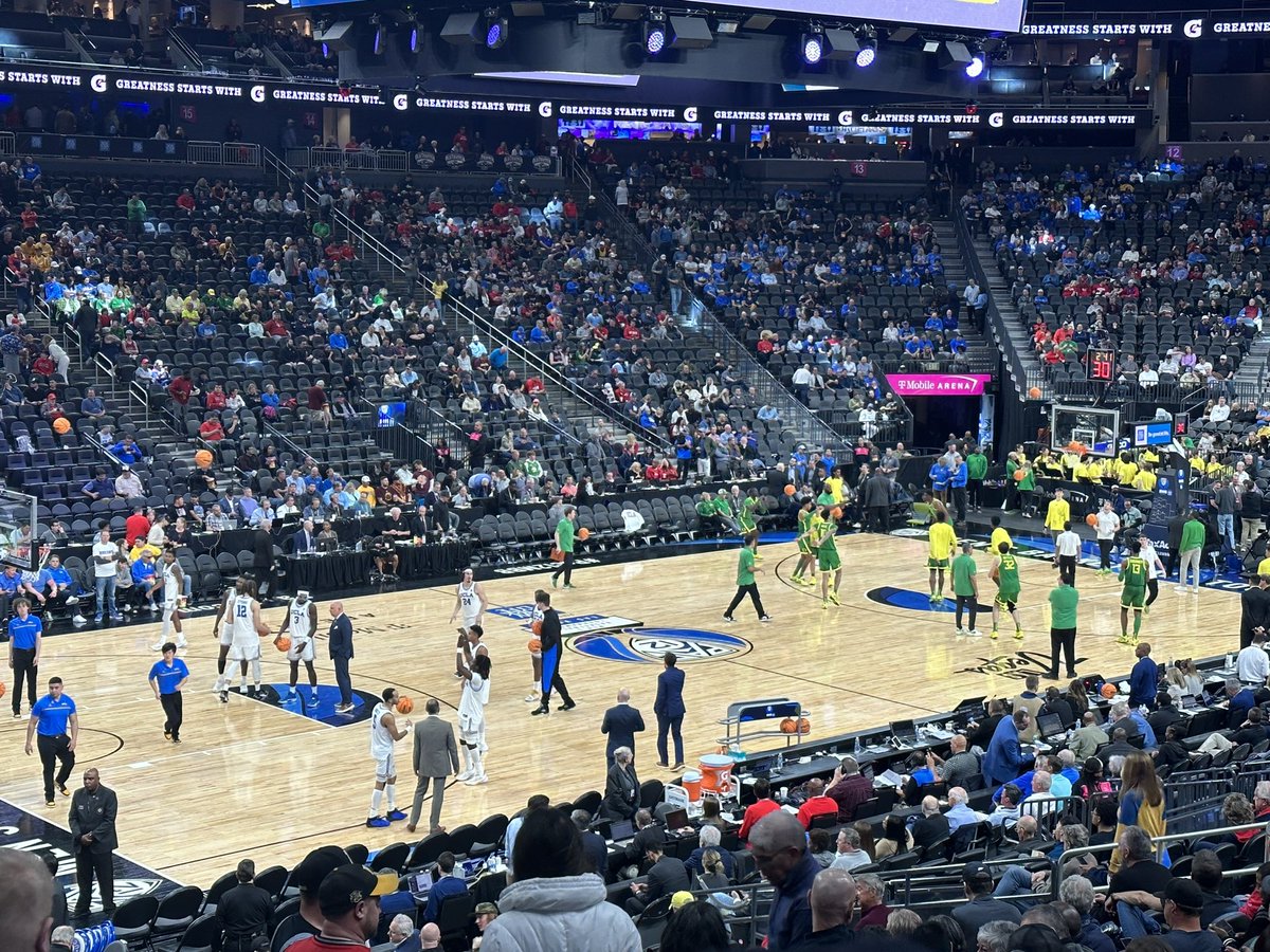 Great game here tonight between the UCLA Bruins and Oregon Ducks at the T Mobile Arena. #Pac12MBB #618hoops