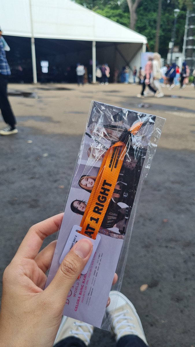 nuruldwiaryani's tweet photo. WTS BORNPINK CAT 1 DAY 2 ROW AH***
Dijual 2,5 aja nego tipis sampai deal, bisa cod yaa.
#BORNPINKinJKT #BLACKPINKinJAKARTA https://t.co/54bt0uUNkF