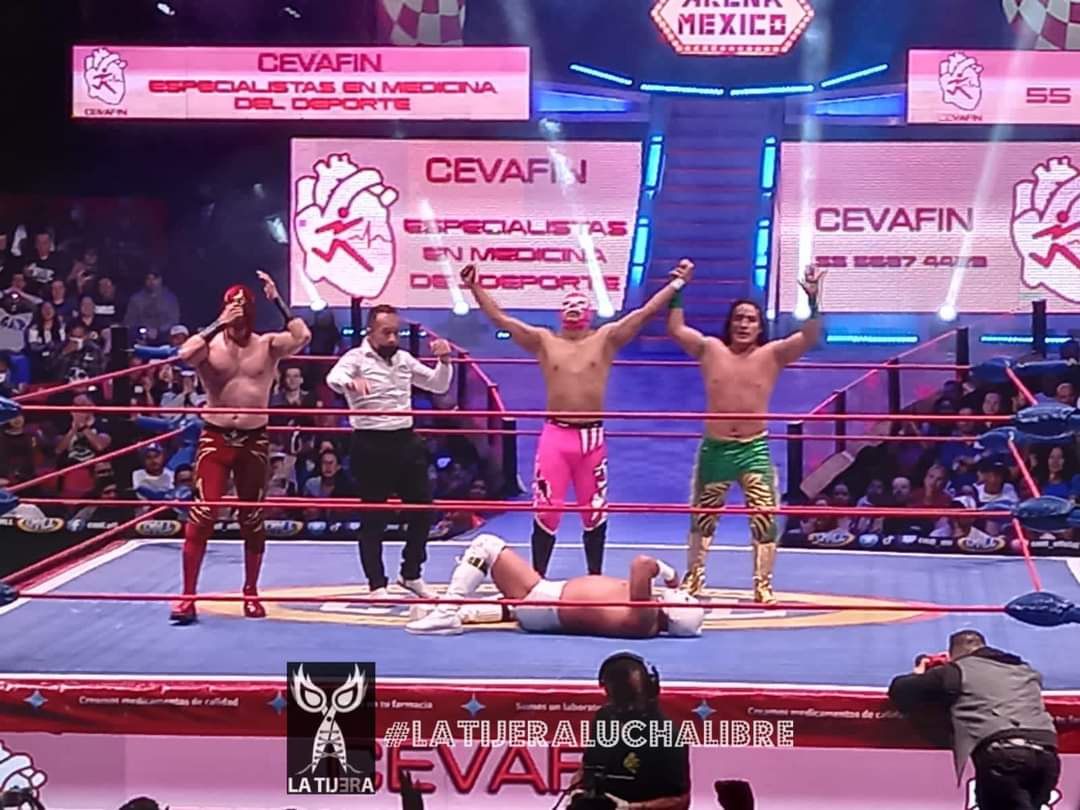 LaTijeraLucha's tweet photo. Arrancan las acciones desde la #MexicoCatedral con triunfo técnico en los #ViernesEspectaculares,gran trabajo de #SangreImperial, #Cachorro y #Leono para dar cuenta de la #OlaBlanca,que a pesar de su sincronía #EnfermeroJr #HermanoKaronteI y #HermanoKaronteII caen en #ArenaMexico https://t.co/N7pHEgORr6