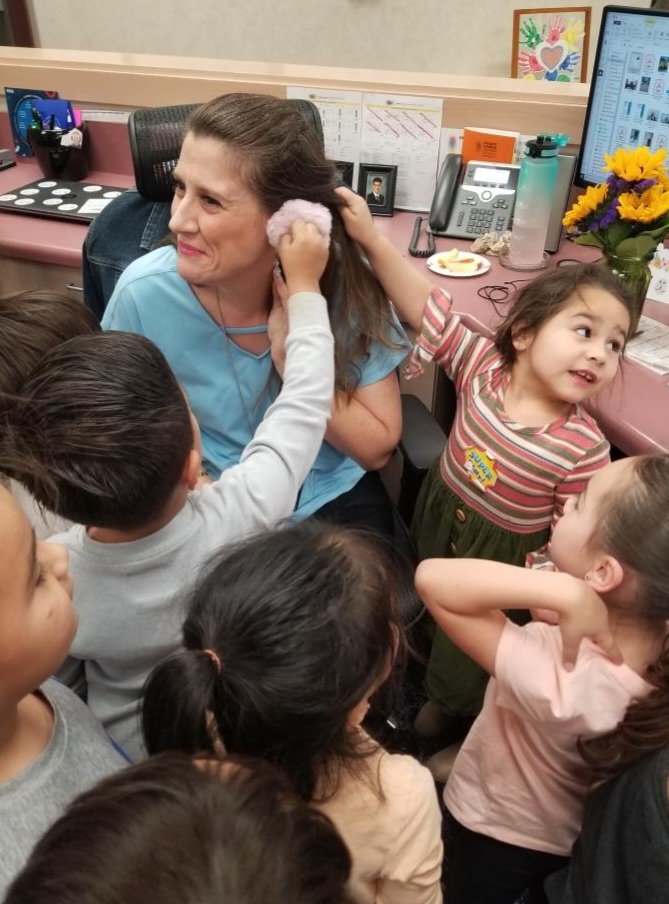 JanDiazDSUSD's tweet photo. Although belated, a birthday visit includes flowers, songs, and SPECIAL PIXIE DUST from head to ears to knees to toes!! *Notice sweet Super Star holding my hair back so little man could dust away! #adayinschoolpr https://t.co/b3Vnq5AQV2