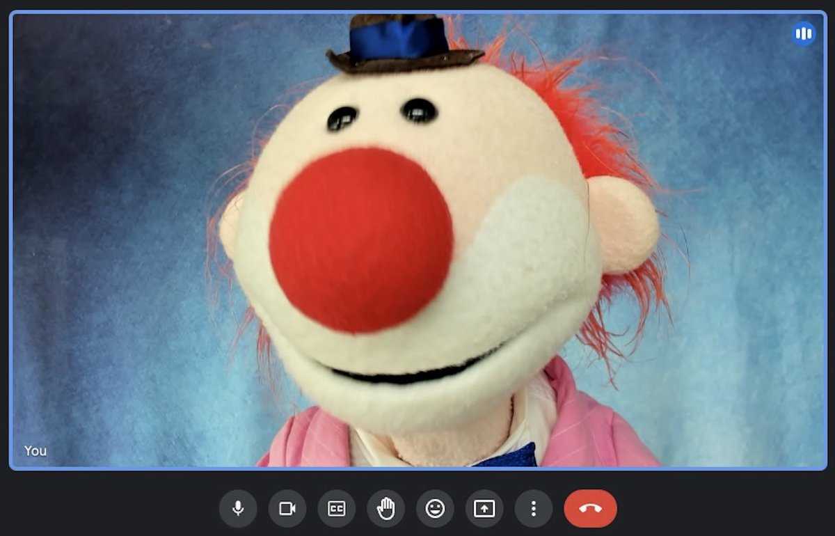 I'm still smiling about my fun Google Meet with <a href="/ms_lamarche/">Samantha LaMarche</a> and her wonderful students from <a href="/FredVarley/">Fred Varley P.S.</a> Elementary School in Ontario! Thank you for letting me join you in class! Happy Friday! 💻🤡