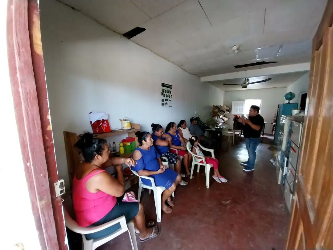 ADASBA1's tweet photo. ADASBA en asocio con ChildFund desarrolla jornada de formación con madres de Azacualpa, Zacapa, en temas de derechos humanos y sexualidad, y derechos de NNAJ, en el marco del modelo programático Me Quiero Me Cuido con el módulo Igualdad de Género.
@ADASBA1 @ChildFundHN https://t.co/HuI0Ae4eaf