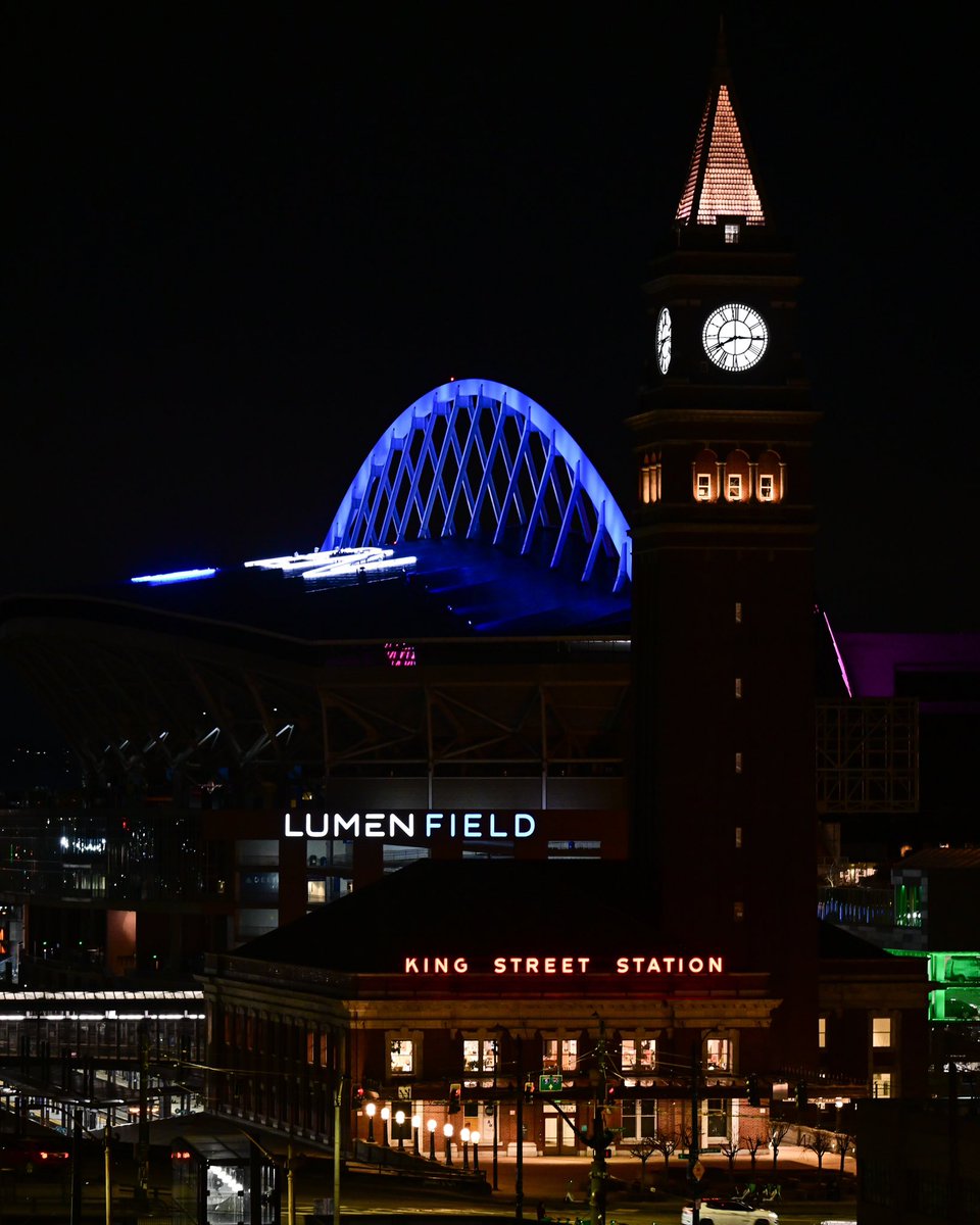 LumenField's tweet photo. For Mama Blue Friday. 💙 https://t.co/jo5J0ioP74