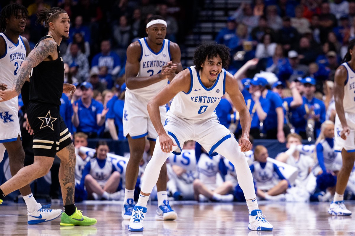 jack_weaver_'s tweet photo. No. 3 Kentucky trails No. 6 Vanderbilt 39-34 at halftime in the #SECMBB Tournament quarterfinals. @KYKernelSports @KyKernel https://t.co/6mpkBFUsmp