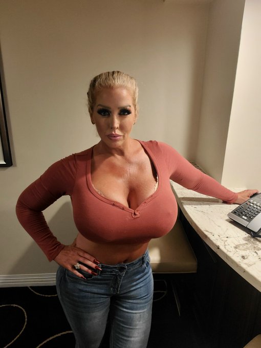 Well? I'm waiting for you to message me at https://t.co/46l1Eso1BJ 😈 https://t.co/iFofs2e8da