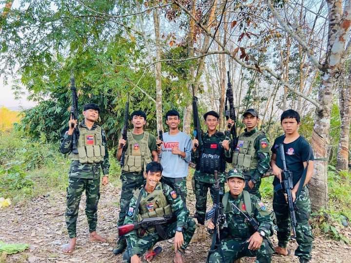 NwayMar12's tweet photo. စကစ က ကောင်တွေ ရှေ့တန်း ထွက်ရမှာစိုးလို့နေချိန်ရှေ့တန်း ထွက်လို့ မပါရရင်ငိုတဲ့နဂါးနီစစ်ကြောင်းတပ်ခွဲ၁တပ်စု၂ 
က ရဲဘော်လေးများ
က အပို မပါတဲ့ အသက်တွေ ပေးပြီးတော်လှန်ရေး အတွက်ကြိုးစားပါ့မယ်
 ပြည်သူတွေက ပြန်ရှာလို့ရတဲ့ငွေနဲ့ ပဲထောက်ပို့ပေးကြပါ
#RedDragonColumn
#Company1
#AsiaTiger https://t.co/FedEFpk7ox
