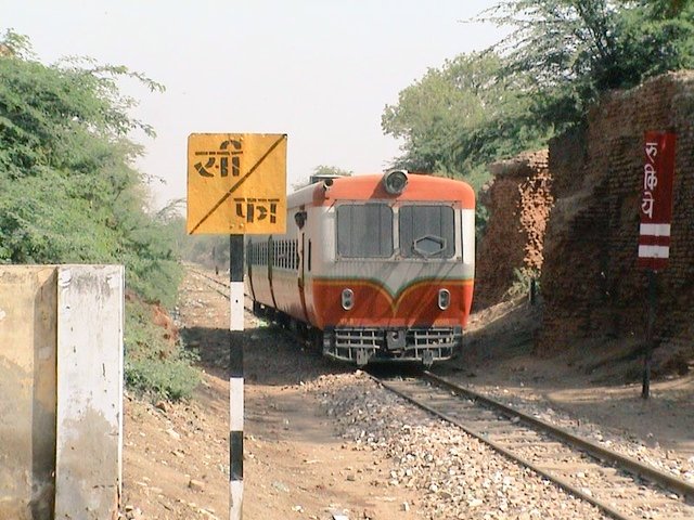 IndianRailMedia's tweet image. #Railbus on the #Vrindavan - #Mathura Metre Gauge line, 7 April 2003 Photo by Vikas Chander.
@dreamgirlhema
@myogiadityanath
@AshwiniVaishnaw
@narendramodi
@DarshanaJardosh
@Akkibhatkar
@DRM_Agra
@RailwayNorthern
@NVrindavan
Credits : irfca.org