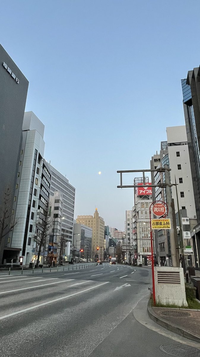 暑い！！もう半袖でええわ！ https://t.co/Qzk7qbb9b2