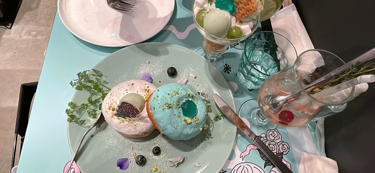 twit0ter's tweet photo. あっという間のカフェ
#SHINee #SHINeeカフェ
#WHITEDAYCafefromSHINee https://t.co/vckY90Ykj9