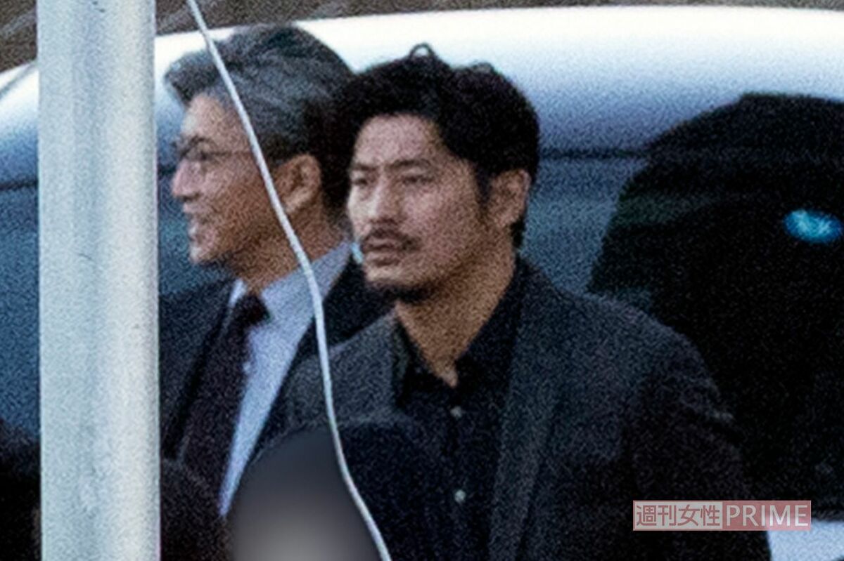 unleashthegeek's tweet photo. Sakaguchi Kenji, who went on medical hiatus in 2018, was spotted filming for spring Getsu 9 drama 'Kazama Kimichika -Kyojo 0-' with Kimura Takuya in early March. https://t.co/wZv6lSInsE
