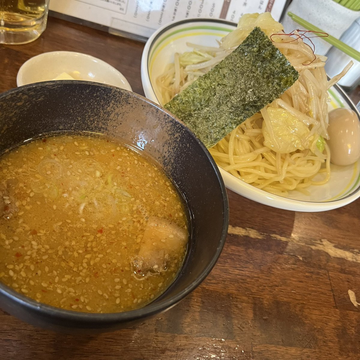 imo9010's tweet photo. Rahmen yahman@江古田

味噌つけめん(大盛)＋にんにくトッピング(無料)＋バタートッピング＋少なめチャーシュー丼＋生ビール(メンマ付)

にんにくにバターは最強🧄
これしか勝たん🤣 https://t.co/0y2pZru2WH