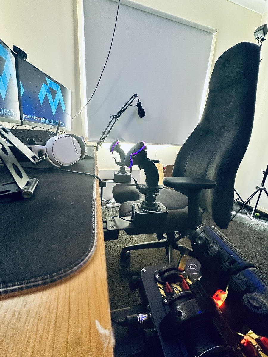 Evolved1Gaming's tweet photo. Wanted to say a huge thank you to @MNSTRTECH for supplying me with all the new gear. Super easy to assemble and fits perfectly with my @VIRPILControls gear. Use code "EVO1" at checkout and get 5% off your purchase. https://t.co/1S8ZewNGau