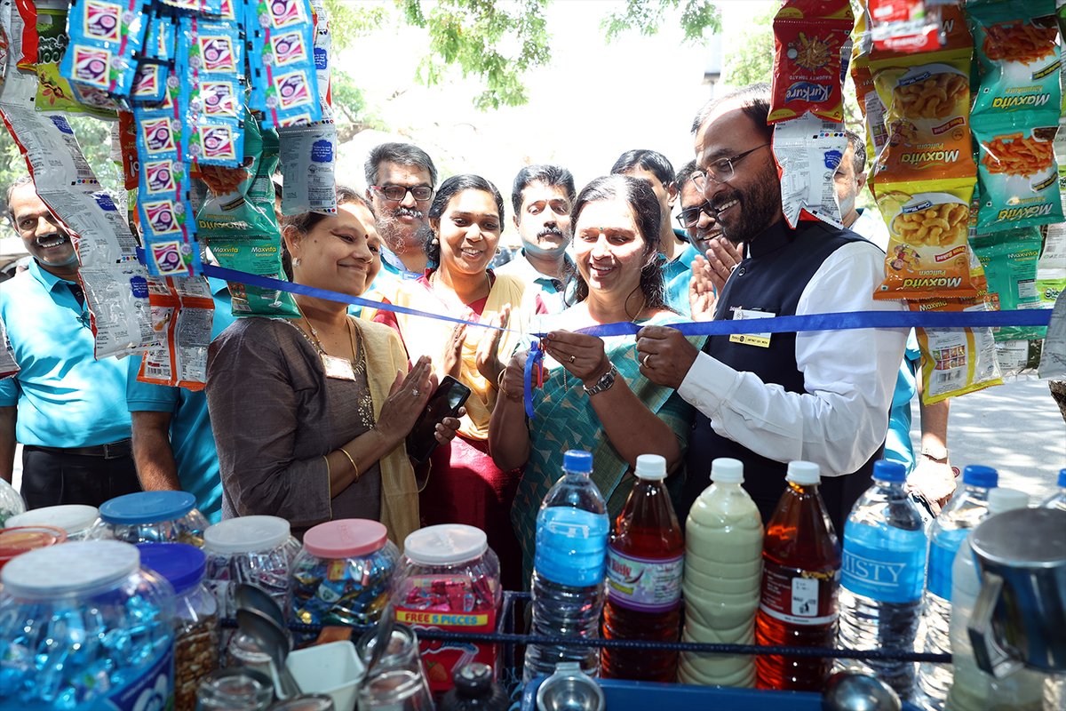 srajmohannair's tweet image. Being a part of someone else's small journey brings happiness.

When we inaugurated a small wayside shop sponsored by Rotary Palakkad Fort.

#rotary #rotaryinternational #rotarypower