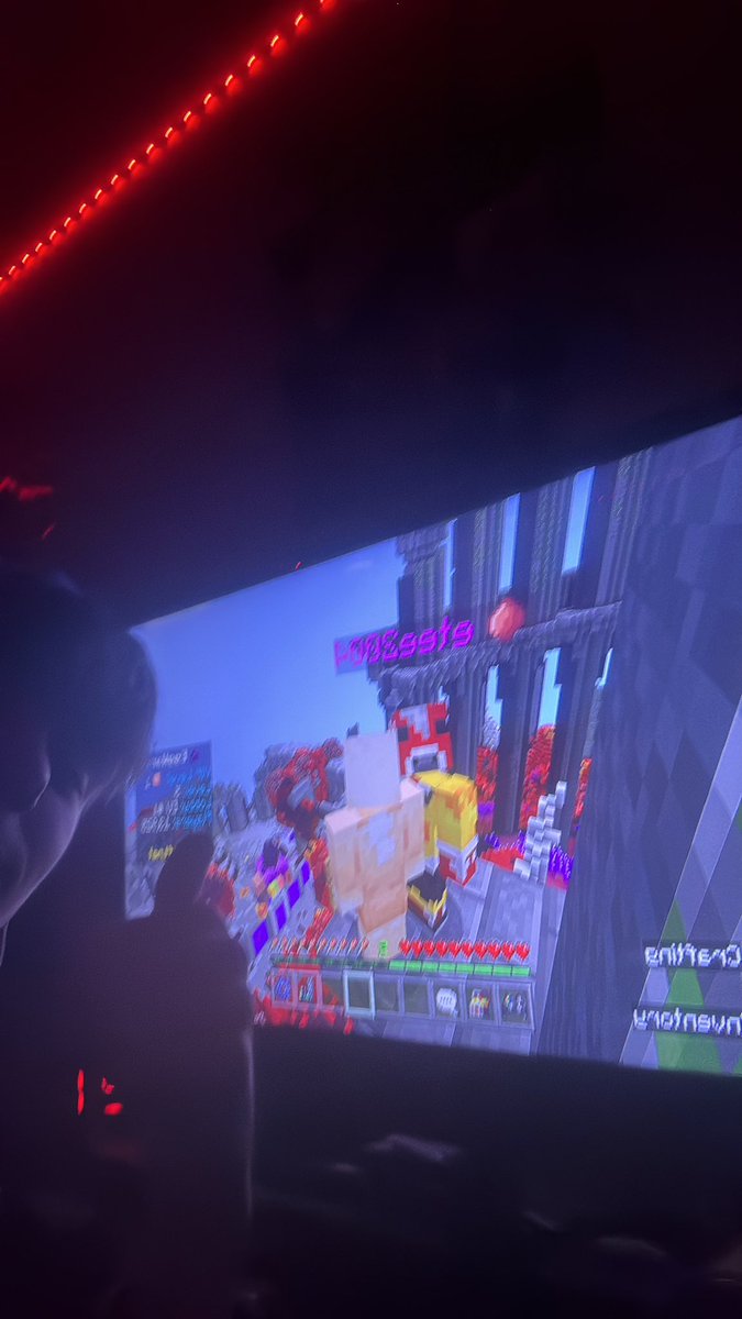 GShezz's tweet photo. me and ethan complete the @CubeCraftGames parkour! https://t.co/OVyMfleV4j