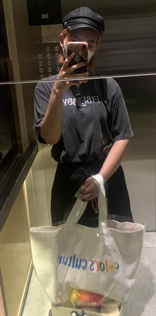 AumUngkha's tweet photo. ขอบคุณมากนะพีพี แม่วนใส่เสื้อหนูวันละตัว กระเป๋าวันละใบ แบบไม่ต้องคิดไรมาก 🤣
@ppkritt #ppkritt
#PPEntGoods
#FIREBOYCollection
#LitGlitterCollection https://t.co/z2F8eaQliI
