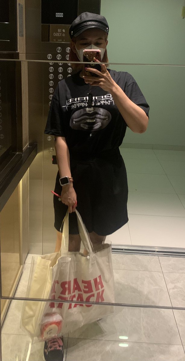 AumUngkha's tweet photo. ขอบคุณมากนะพีพี แม่วนใส่เสื้อหนูวันละตัว กระเป๋าวันละใบ แบบไม่ต้องคิดไรมาก 🤣
@ppkritt #ppkritt
#PPEntGoods
#FIREBOYCollection
#LitGlitterCollection https://t.co/z2F8eaQliI