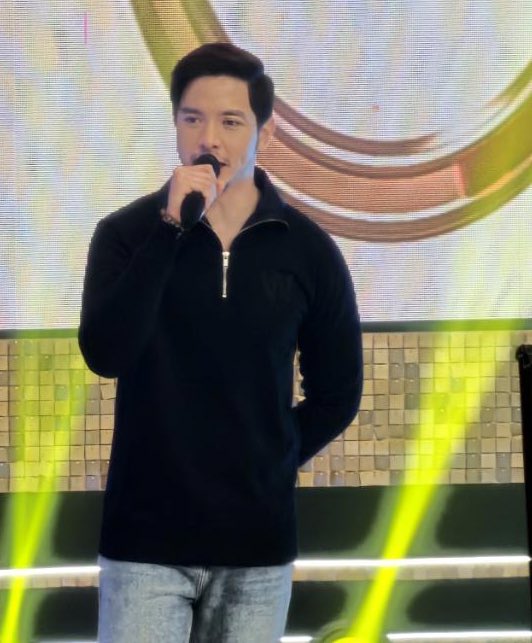 Hello ALDEN!
It’s a complete and happy Saturday indeed!

Who’s watching Eat Bulaga, ATeam?

<a href="/aldenrichards02/">Alden Richards</a> <a href="/EatBulaga/">Eat Bulaga!</a> 
#ALDENBackOnEB
#ALDENRichards
ALDENWelcome BacktoEB