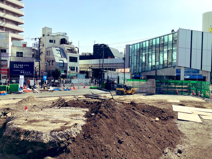 下北沢駅前はまだまだ工事。そして久しぶりに一龍にと思ったら行列店になってた!仕方ないあそこに行こう 