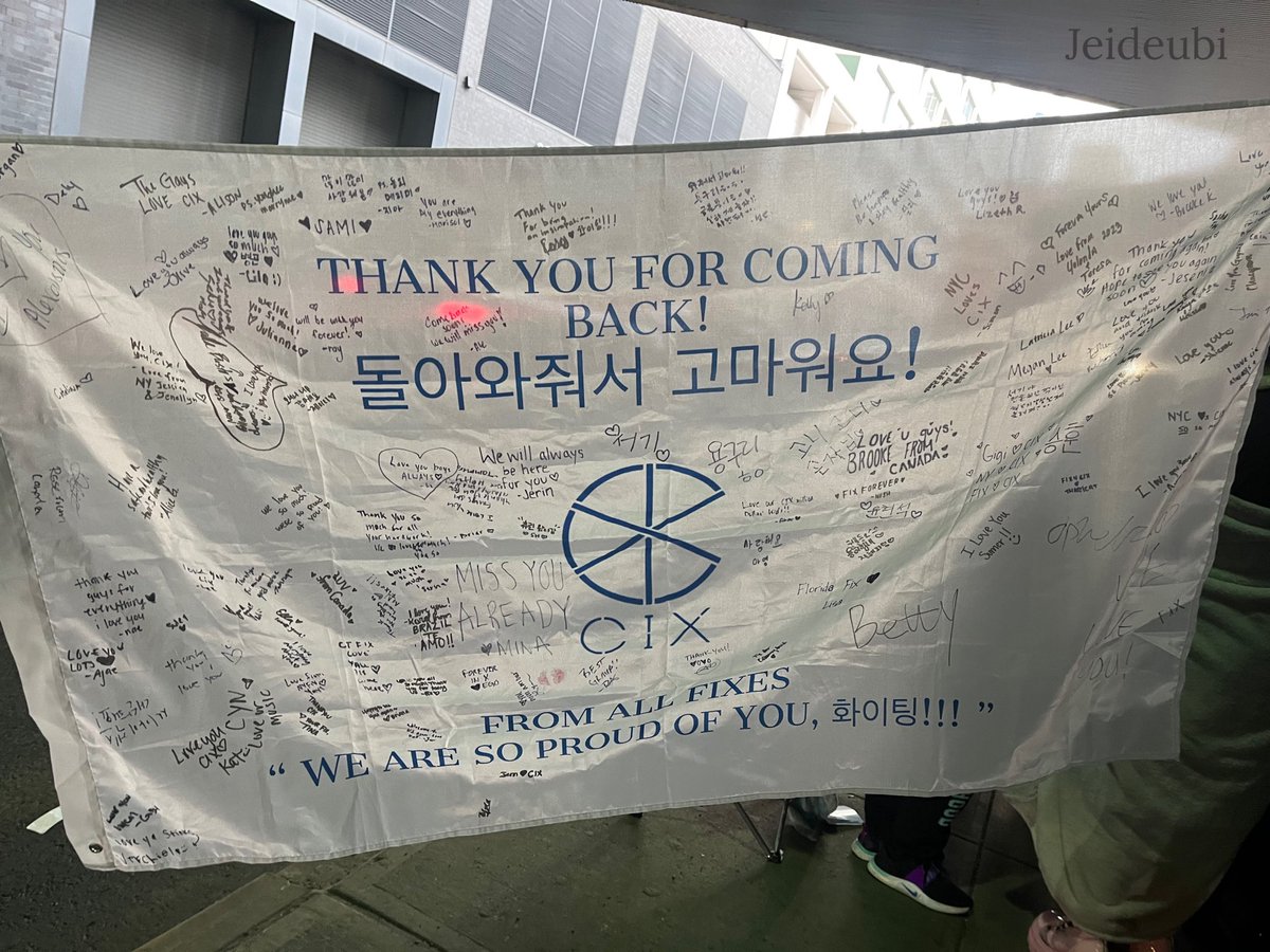 Jeideubi's tweet photo. I don’t think people understand why I was crying when the concert ended. When the members grabbed the flag I designed for them with much love and dedication I started to scream and cry while jumping of happiness. THANK YOU CIX FOR YOUR MUSIC AND THE LOVE YOU HAVE FOR US FIXES 🫶🏻 https://t.co/w4DjDFU90i