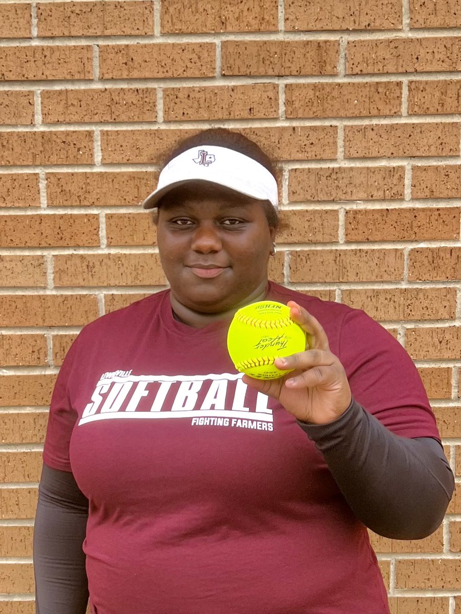 Solo 💣 for our slugger!  Few innings later, she lays down the perfect bunt!! 🏃🏿‍♀️💨 #dontsleeponSAM #shesgotmoves #bombsquad #FarmerPrideNeverDies