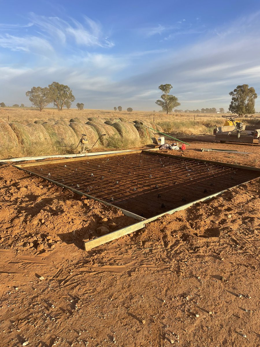 ColRichens's tweet photo. Concrete Silo Base near Boree Creek ,had my FIFO worker from Wangaratta turn up on time for the job then fly home. https://t.co/aNyvPJejs4