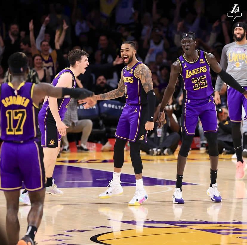 50NuancesDeNBA's tweet photo. Les Lakers ne sont plus qu’à une victoire d’avoir un bilan équilibré…et surtout, ils ne sont qu’à un match du Top 6 de la Conférence Ouest…

Quelle remontée sur cette deuxième partie de saison !
Robert a fait le taff : et ce nouveau groupe peut être ambitieux 😏 https://t.co/NqTRmMhjIk