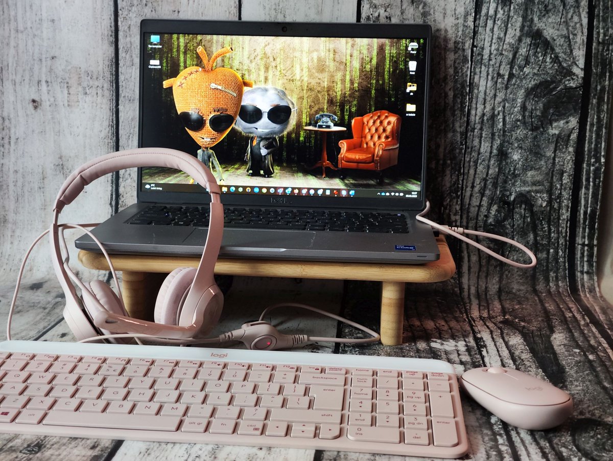 TECHNOSenior1's tweet image. Produkty Logitech zawsze są wyjątkowe, zarówno pod kątem wyglądu, kolorów jak i jakości wykonania. Nie inaczej jest też z zestawem #LogitechMK470 i #LogitechH390 - na pewno sprawdzi się na biurku niejednego użytkownika. 
@LogitechG 
@Logitech 
#własnytest
wp.me/par2as-ZF4