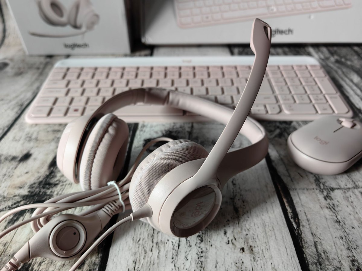 TECHNOSenior1's tweet image. Produkty Logitech zawsze są wyjątkowe, zarówno pod kątem wyglądu, kolorów jak i jakości wykonania. Nie inaczej jest też z zestawem #LogitechMK470 i #LogitechH390 - na pewno sprawdzi się na biurku niejednego użytkownika. 
@LogitechG 
@Logitech 
#własnytest
wp.me/par2as-ZF4