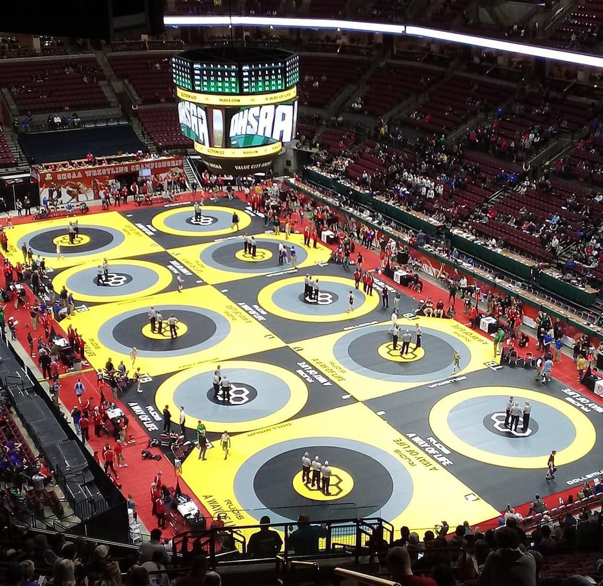 OOHSgirlswrest's tweet photo. Great 1st day with everyone still alive:
Coleman (135), Mahmud (145), Garren (170), Mitchell (190) and Huaracha -Arellanos (235) all@win first round matches to make the quarterfinals at 11:30 am. Nickoloff (115) and Heinrich (155) go 1-1. Team is in a close 3rd. #FightForOhio https://t.co/31PBQI99W7