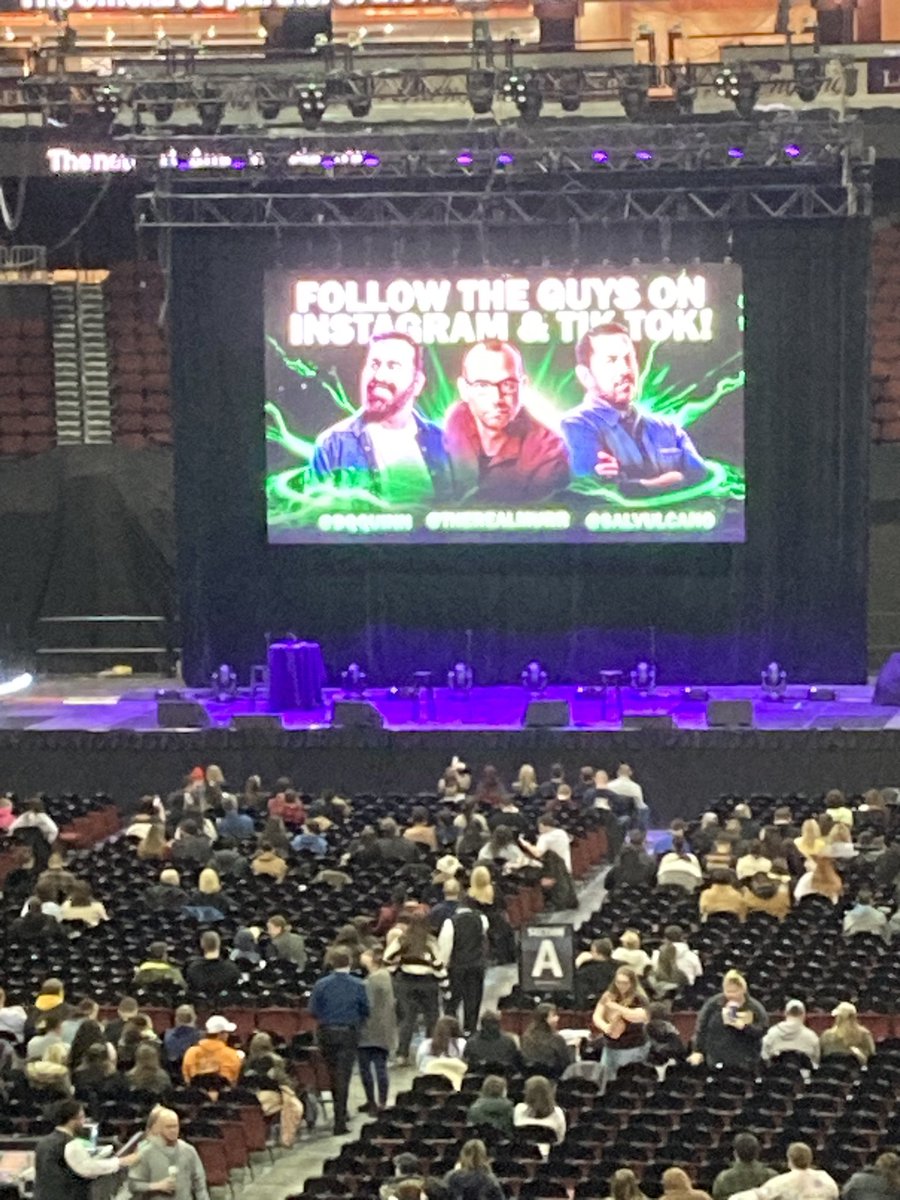 Belladee28's tweet photo. @BQQuinn @SalVulcano @jamessmurray thanks for a very funny nite @PruCenter #drivedrivedrive https://t.co/hfq0ZTVJBB