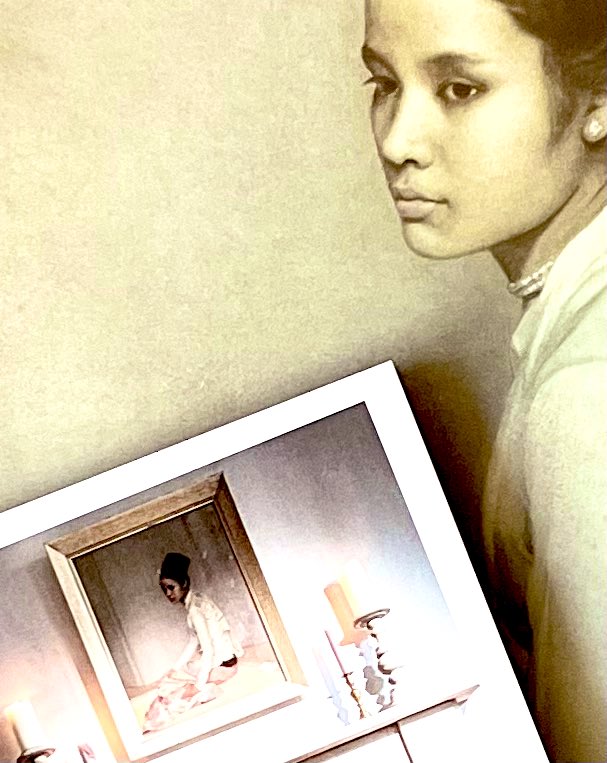 CatoCrane's tweet image. Sir Gerald Festus Kelly - Original Retro Print &amp;amp; Frame C1960 - Burmese Princess Saw Ohn Nyun - Seen in #Homes &amp;amp; #Gardens March Issue 2023 @ahistoryinart @shrewsmorris @TheArtNewspaper @HomeOfRetro @RetroNewsNow @homesandgardens @MikeRoyden @thedustyteapot @Audefledis #decordesign