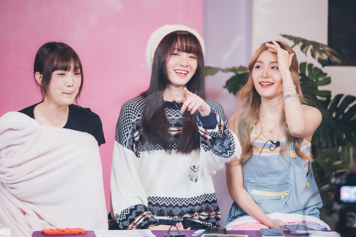 whirl2win's tweet photo. เอ็นดูลูกสาวเปิดได้รูปพี่ฟอร์
#YoghurtBNK48 #bnk48 #HILIVE #DigitalLiveStudio
Page: winnie48
IG: winnie.48 https://t.co/TjcxcLkqBR