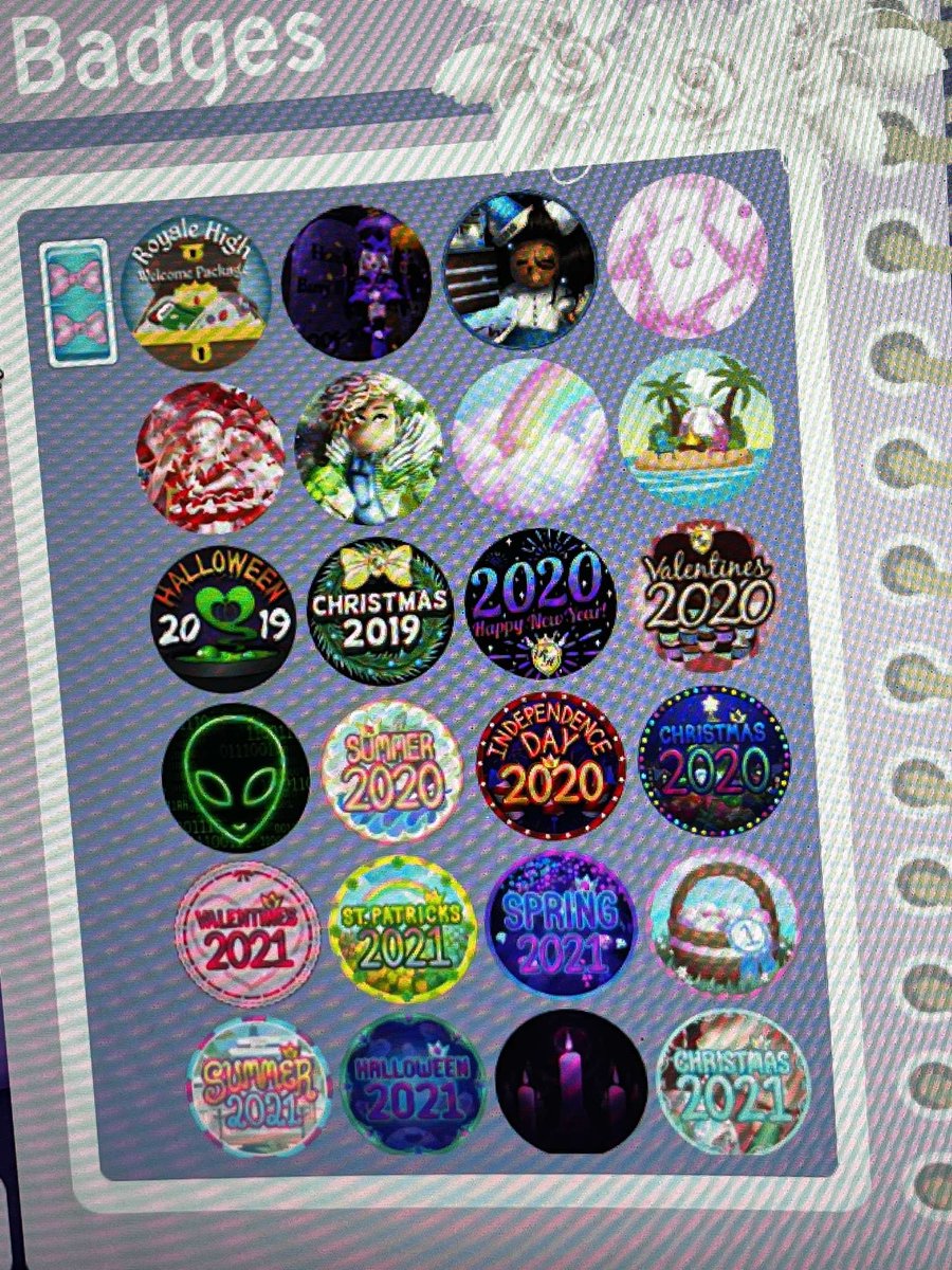 apollofficial_'s tweet photo. no way I just found someone who’s won 6 halos WHAT??!!! #royalehigh #RoyaleHighHalo #royalehighoutfits #rhteaspill https://t.co/UJ6n77gD8A