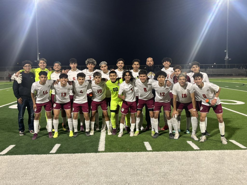 Varsity gets into a battle at Socorro and takes the win 4-2!! Goals by Alex⚽️⚽️⚽️🎩 and AJ ⚽️. The boys showed up tonight!!! Let’s finish strong boys! <a href="/EDAztecs_HS/">Patricia Pedroza</a> #OneEmpire #FuerzaAzteca #PlayoffBound