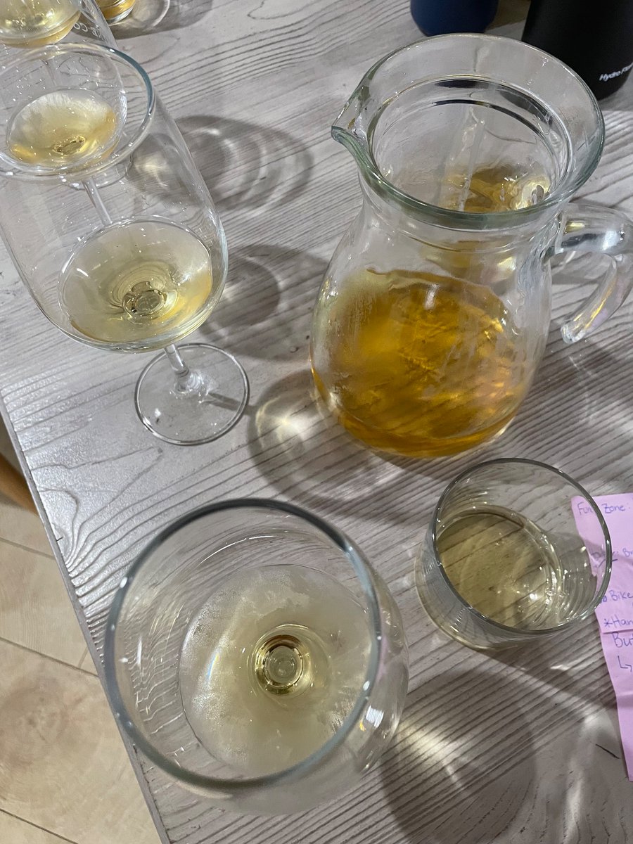 farrahberrou's tweet image. Hey #winetwitter - guess what this is