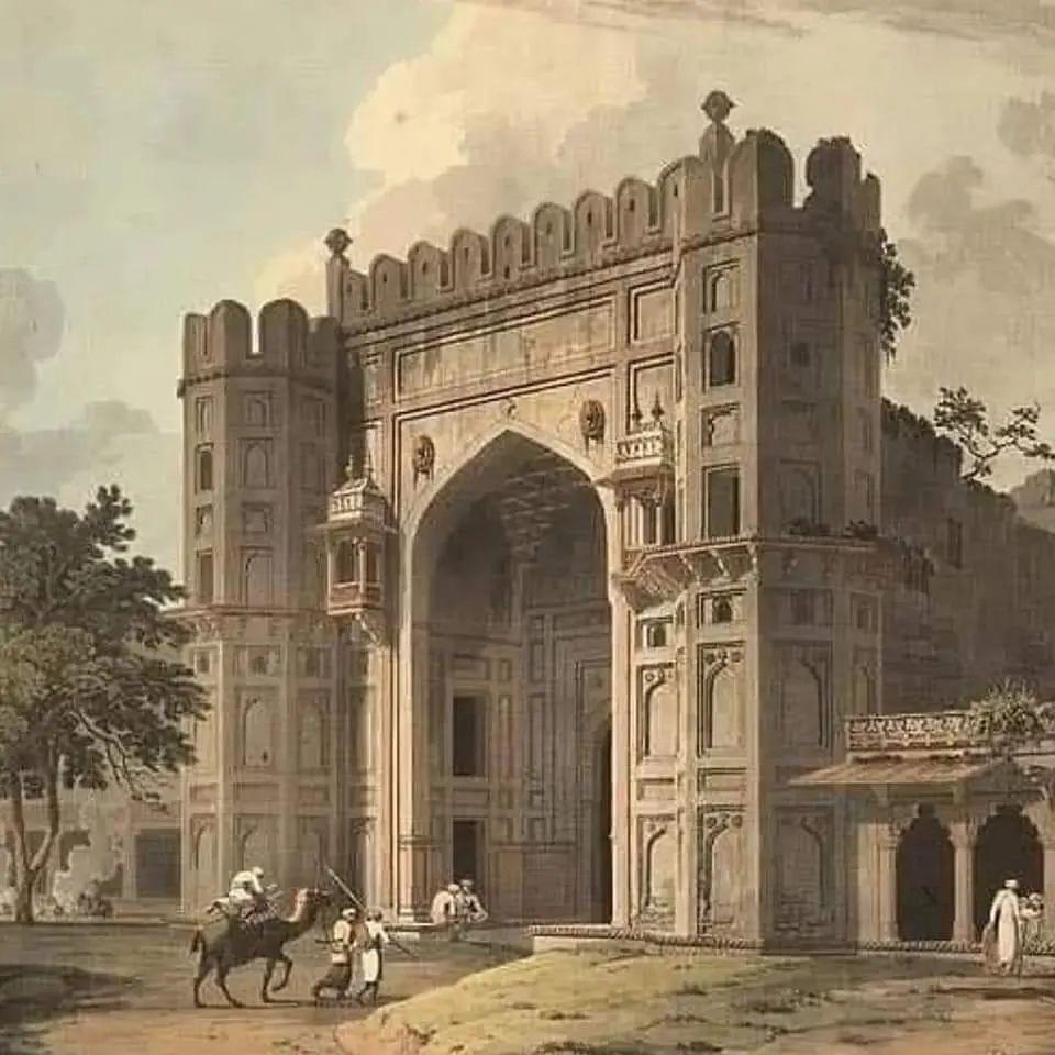 prayagrajliving's tweet photo. The gateway to the most iconic existing monument in Prayagraj today - Khusro Bagh painted by the iconic Daniells in 18th century vs the same gateway today..
#Prayagraj
#HistoricalFiction
#historicalbuildings #prayagrajliving #khusrobagh https://t.co/CD0KNjEGqK